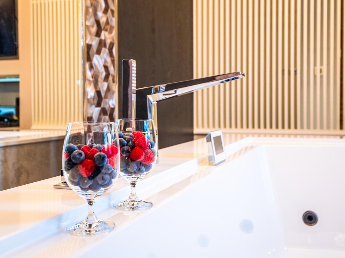 Pietryna Apartments Luxury - Sauna , Jacuzzi , Bezposrednio Przy Ul Piotrkowskiej Łódź Exterior foto